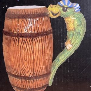PIRATE PARROT HANDLE 🏴‍☠️ RUM BARREL CERAMIC MUG 🏴‍☠️Era 2000-2009 Spencer’s